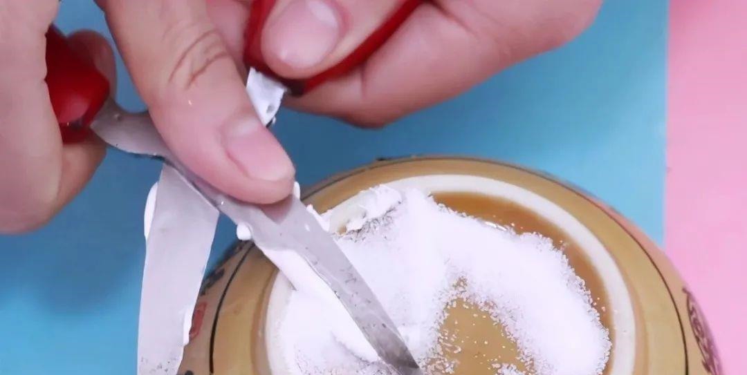 剪刀不管多钝都不要扔,教你一招,剪刀立马锋利如新,简单又实用
