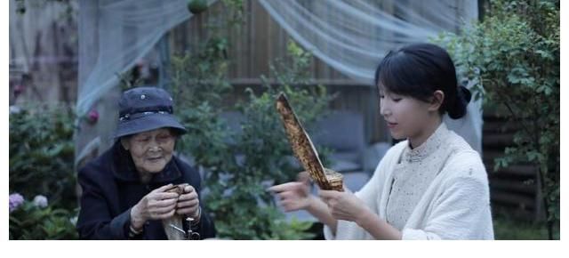 李子柒與《資本論》之間的矛盾展開，李子柒的助理說他們顛倒黑白