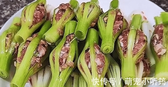 入秋进补,肉别总炒着吃了,搭配这食材,上锅蒸熟浇上料,真鲜香