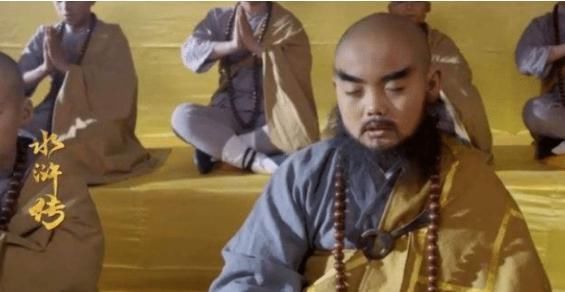 当中饰演|4个版本“鲁智深”,前三位都是模仿,只有他才是真正的经典