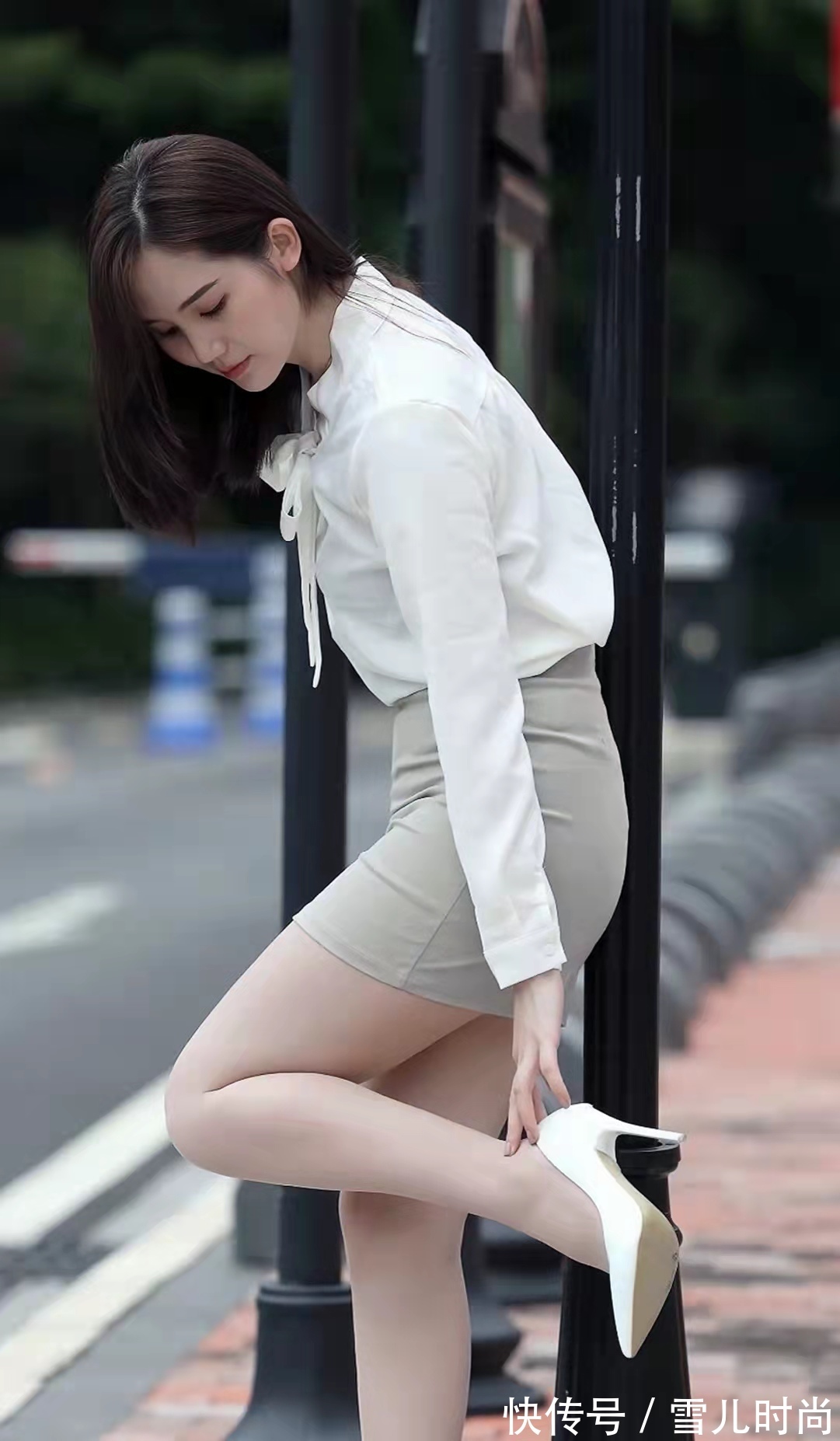 女人味 时髦又气质的西装裙搭配高跟鞋女人味十足,彰显独特的时尚感!