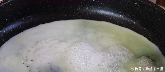 青椒炒鸡蛋正确做法,很多人第一步就错了,这样做才好吃不腥!