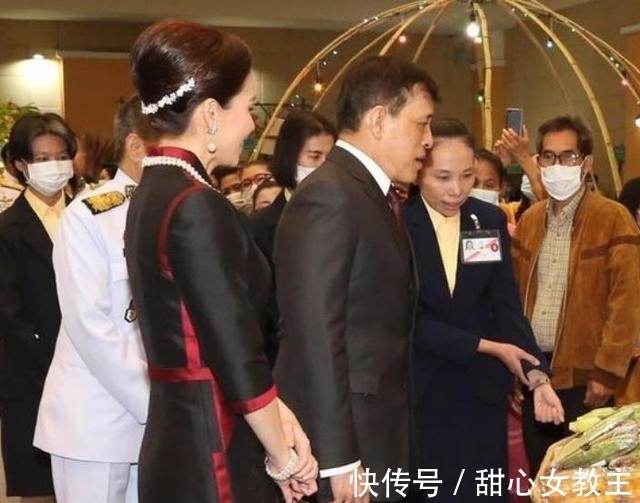 后位&44岁苏提达有谋略,把诗妮娜困在行宫中,挤走众多对手坐稳后位