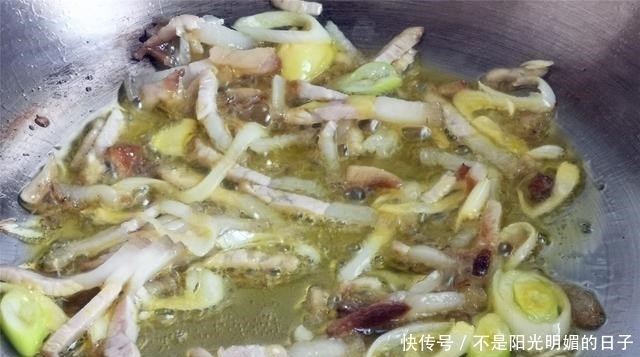 春天,这菜2块钱一斤便宜,加些肉丝炒一炒特下饭,家人爱吃