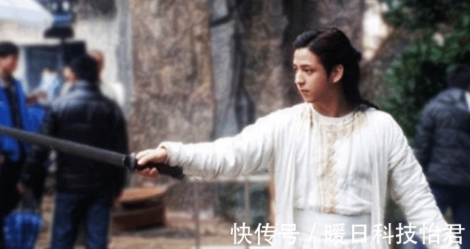 金庸$金庸笔下最蠢家族,出了三位顶尖高手,三人却接连犯蠢让家族灭亡