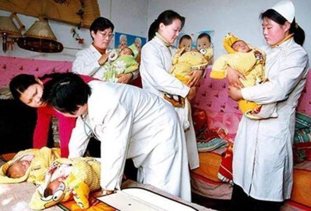 取名|宝爸随口给“五胞胎”取名,全家拍手称赞,上户口却逗笑工作人员