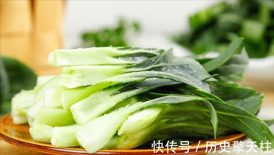炒青菜|不管炒什么绿叶菜，切忌直接下锅，分享2个窍门，青菜翠绿不出水