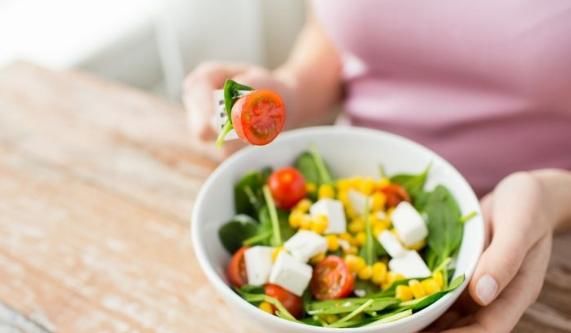 “短命”的人，睡前喜欢吃3种食物，若你都不喜欢，那就做对了！