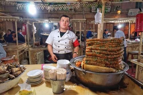  南疆的这个夜市，汇聚各种当地美食，非常有生活的气味