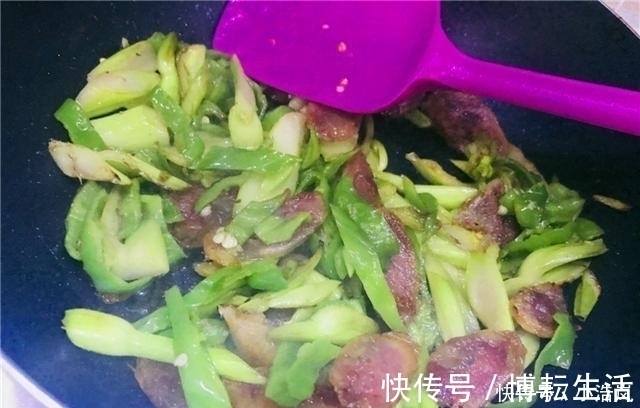 菜苔|盼了一年的菜可以吃了，简单炒一下更好吃，更下饭！