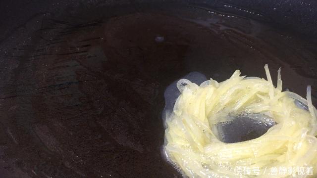 外酥|教你做土豆饼 不用面粉不加水 外酥里嫩 学会可以摆摊了