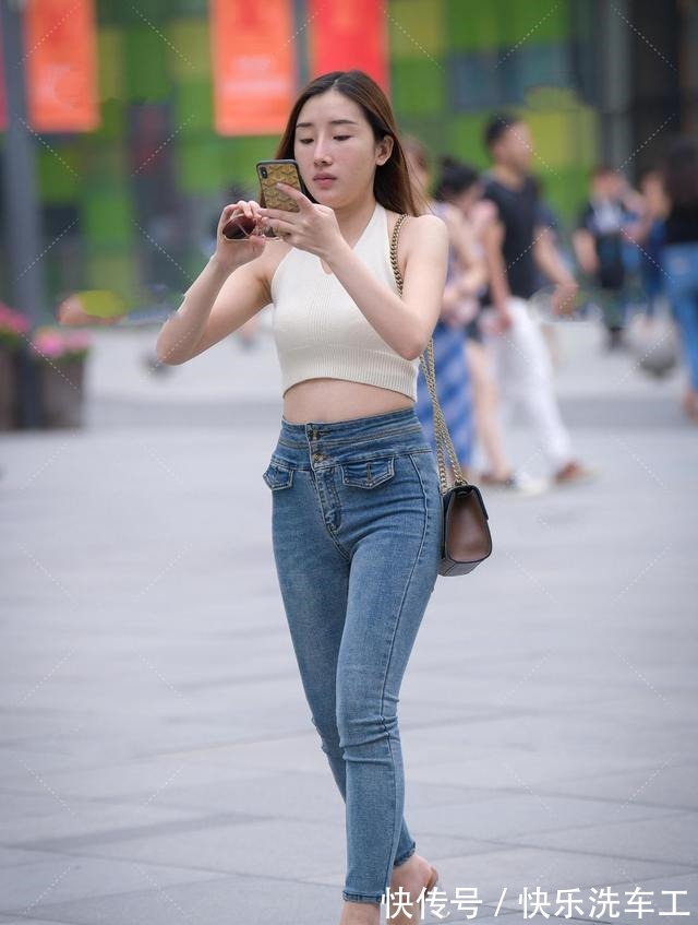舒适 搭配休闲裤轻松打造女神，增加整体时尚感！