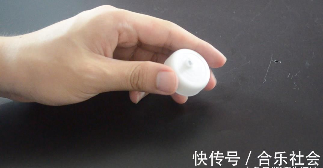 瓶盖上面戳一个洞, 没想到还有这个作用, 看完你会感谢我的