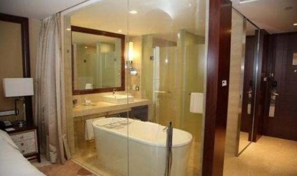 为何有些酒店浴室是透明玻璃服务员道出实情,看完之后涨知识了