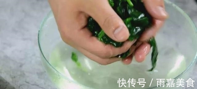 菠菜|再穷也要给孩子吃这菜,1周吃3次,补血又补钙,孩子身高蹭蹭涨