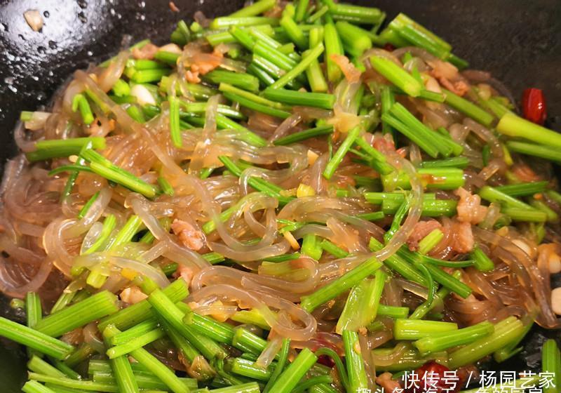 丝瓜木耳|三伏天碰到此菜必买,一次买几斤,顿顿这样炒都会光盘,吃不腻!