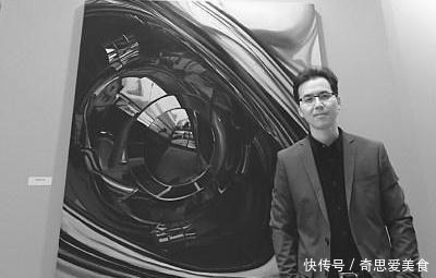 天津美院&他画“啃半截”的草莓,卖出20万,放大30倍后专家道:根本不是画