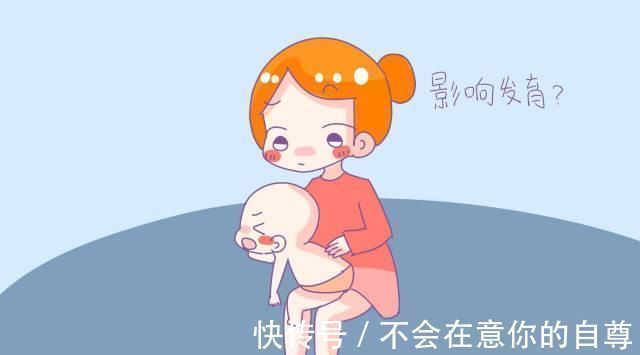 两腿|超过这个年龄,宝宝就要停用尿不湿了,家长别为了省事影响了宝宝