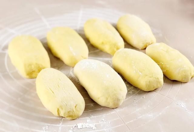 玉米这样做,比面包还好吃,不用烤箱,锅里蒸一蒸就搞定