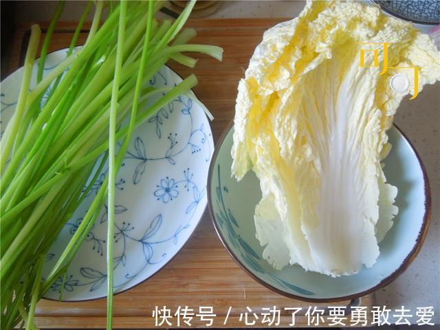 天气凉快起来,包点三鲜饺子当早餐,比每天啃面包舒服得多