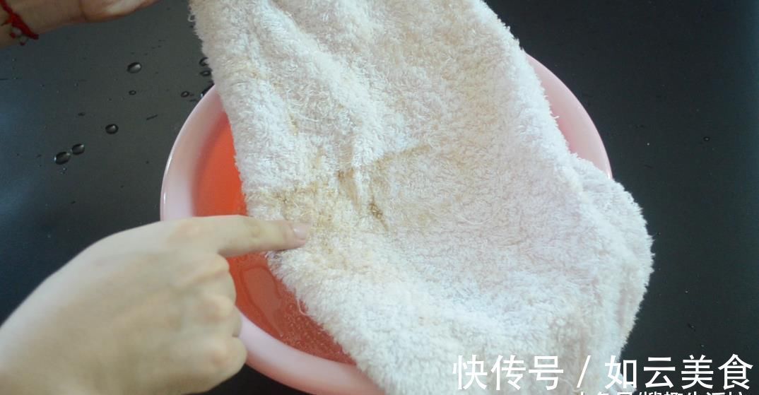 汗味|清洗毛巾别再用肥皂了, 用它泡一泡, 多脏多旧的毛巾也能洁白如新