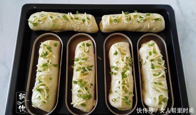 美味面包也能做之有易,简单一卷,撒上料,咸甜有度,早餐的挚爱