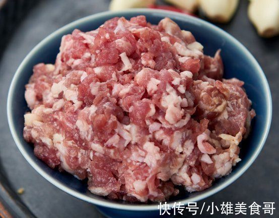 不管调什么肉馅,牢记“4放2不放”,肉馅鲜嫩多汁,越吃越解馋