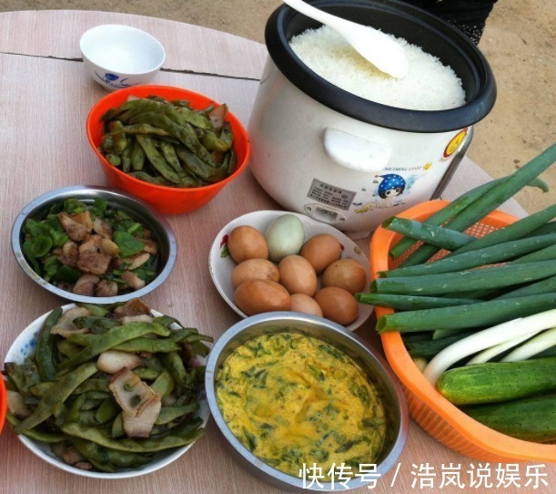 嫂子在家请吃饭,看到桌上的饭菜,决定以后再也不想去了