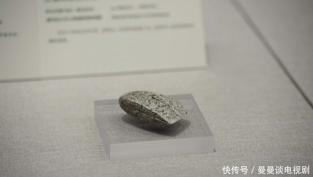  万年前|一万年前的美女长什么样？竟被一块石头如实刻画，令人不忍直视