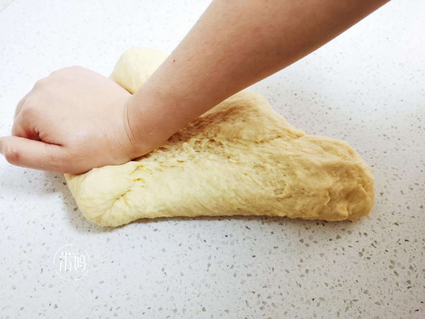 自从学会面粉这种做法，女儿隔三差五点名吃，缺点就是太酥太好吃