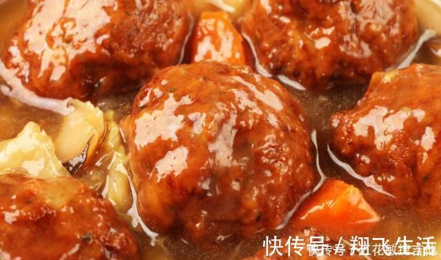 大厨教你做红烧狮子头，肉质鲜嫩不腻，你学会了吗
