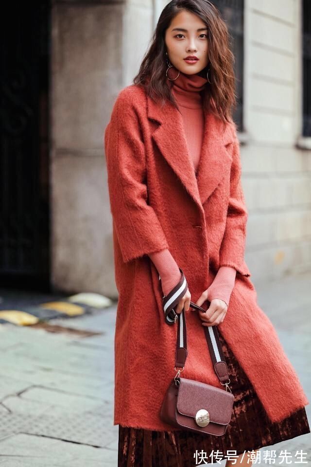 webkit “百褶裙”撑起冬天的女人味，搭配西装大衣都好看，显瘦又有气质