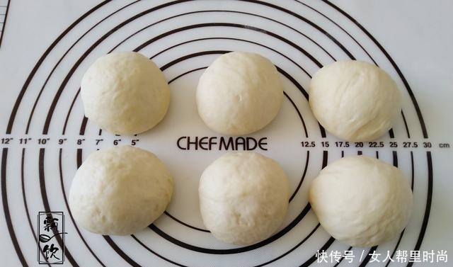 美味面包也能做之有易,简单一卷,撒上料,咸甜有度,早餐的挚爱