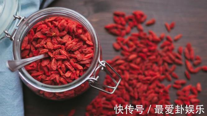 自由基过氧化损伤|晚上睡觉之前吃5粒枸杞,连吃5天,3个好处找上门,早吃早健康