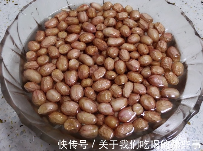 花生米不能直接油炸,想要个个香酥可口,越嚼越香,牢记3个技巧