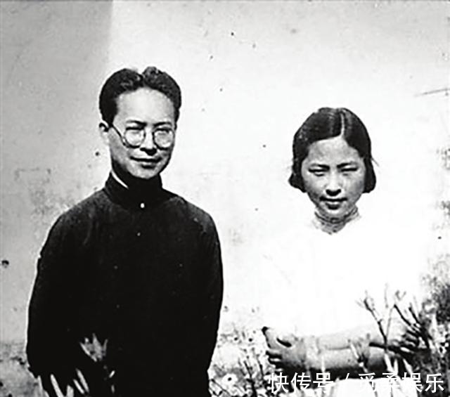 沈从文@苦恋四年,娶学生为妻,生活55年,晚年妻子看他的照片好像见过