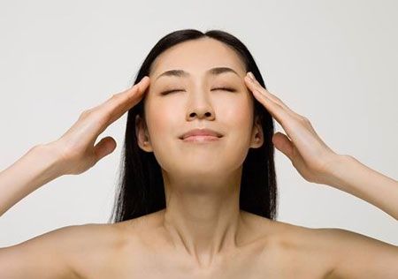 女人学会这招轻松消除抬头纹，消除抬头纹的日常小技巧