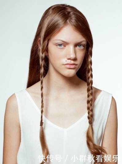 不再无聊的低马尾!两款浪漫低发尾发型教学