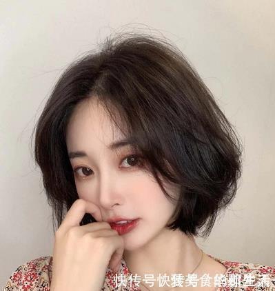 新年|分享几款适合方脸、大脸的发型,显脸小还减龄,很适合新年剪