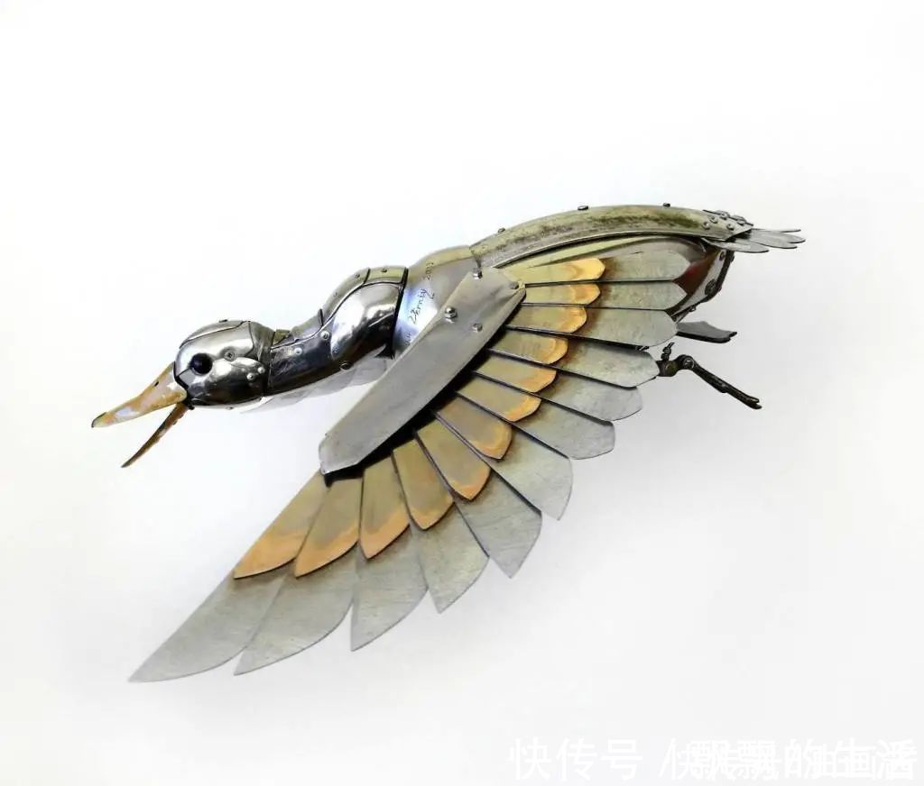 雕塑家$雕塑家收集废铁,打造朋克风金属动物,制作过程和作品都非常酷