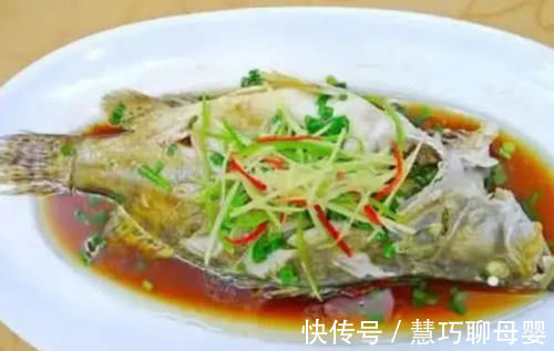 清蒸鱼|美食分享:40年大厨透漏:无论蒸哪种鱼,多加一点它,鱼肉又鲜又嫩还不腥