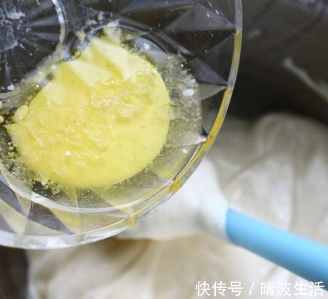 一款超颜值的甜甜圈蛋糕，一口能吃一个，绝对不夸张