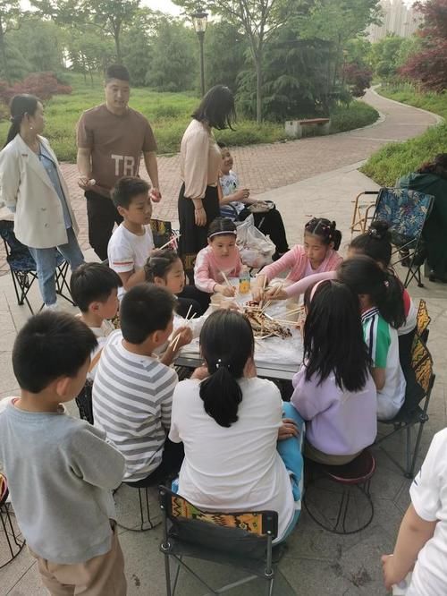 迟日江山丽 春风花草香假期烧烤聚会