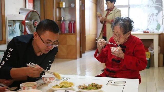 脾胃|脾虚的“根源”被揭晓，4个行为趁早改之，脾胃也许慢慢好转