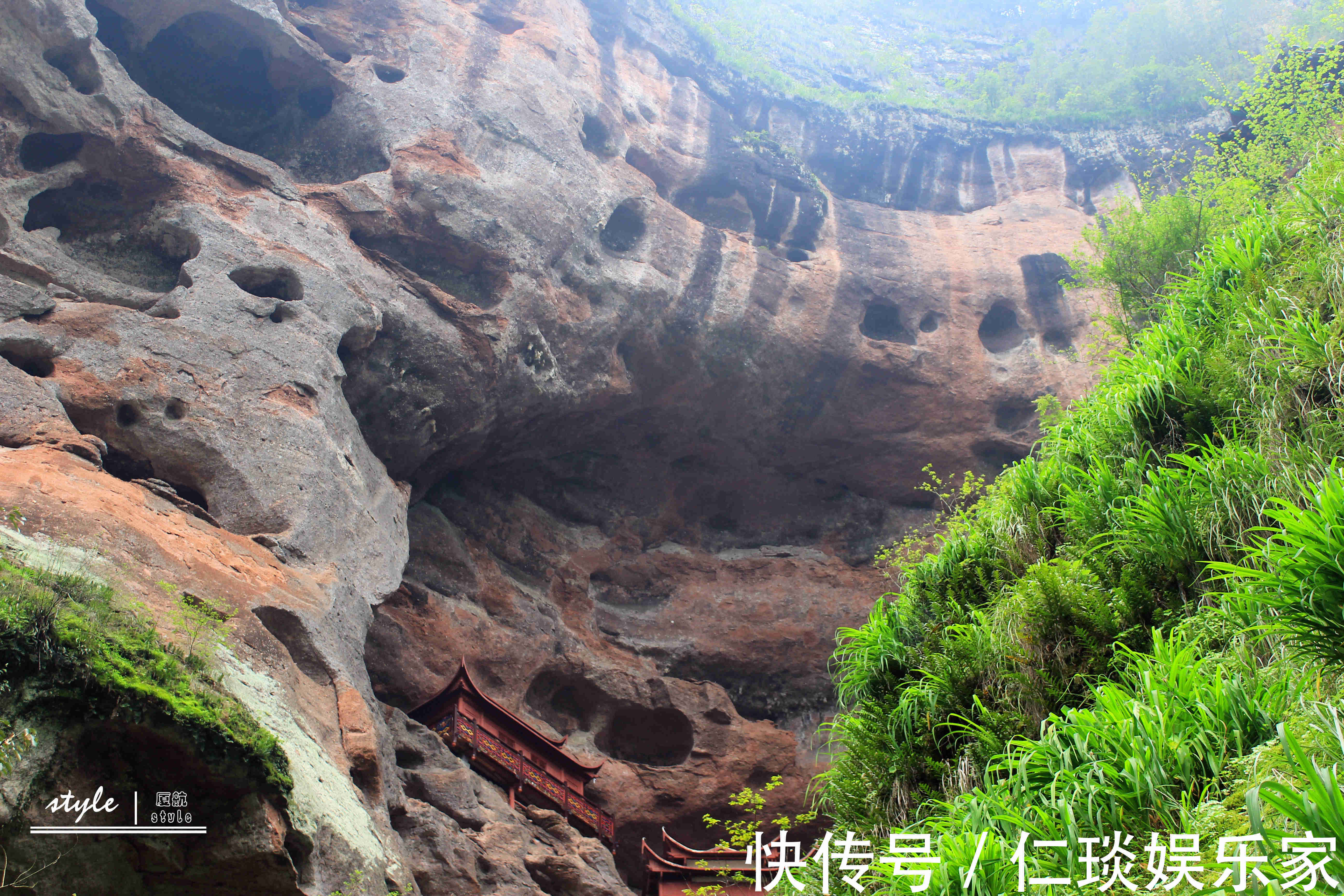 游客|中国最神奇的悬空寺庙，建在悬崖边上，游客络绎不绝，香火不断