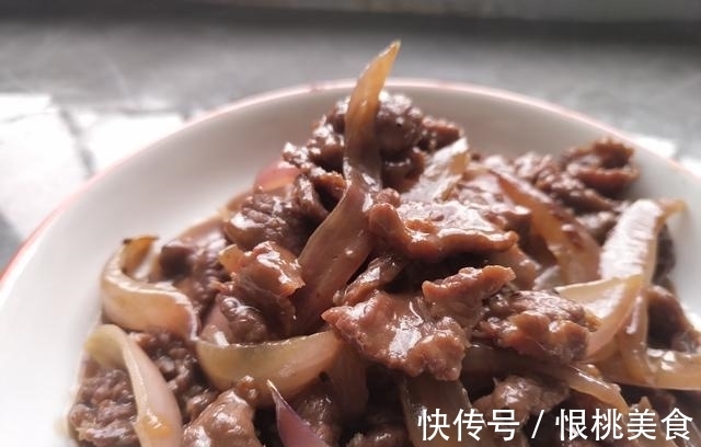 如何在家做滑嫩的黑椒牛肉?腌肉最重要,今天的下饭菜就做这个