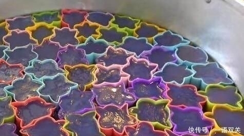 大姐摆摊卖“特别”小吃,1元2个,一天只做2大锅,来晚了吃不上