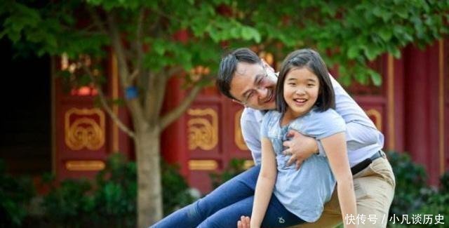 亲近|女儿为什么更喜欢和爸爸亲近,知道这3个原因后,当爸的别端着了