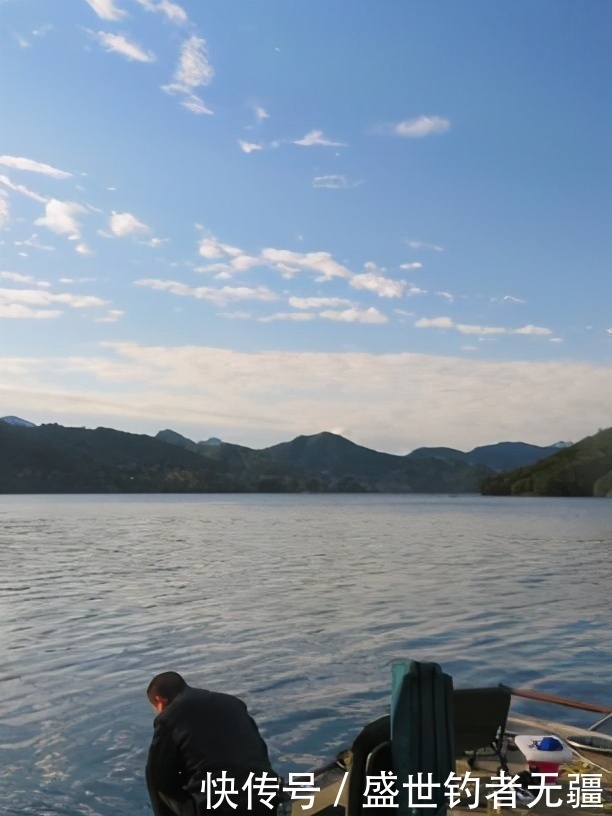 钓翘嘴的季节到了，学会这4个技巧，鱼获差不了！——盛世三渔