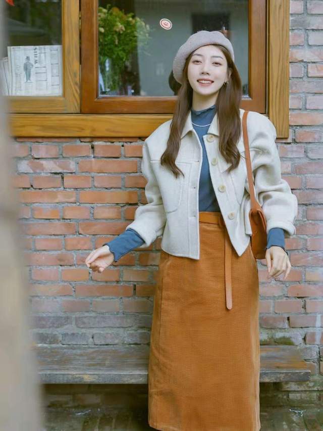 半身裙|女生博主秋冬穿搭指南,针织开衫搭配百褶半身裙,高贵优雅又温柔